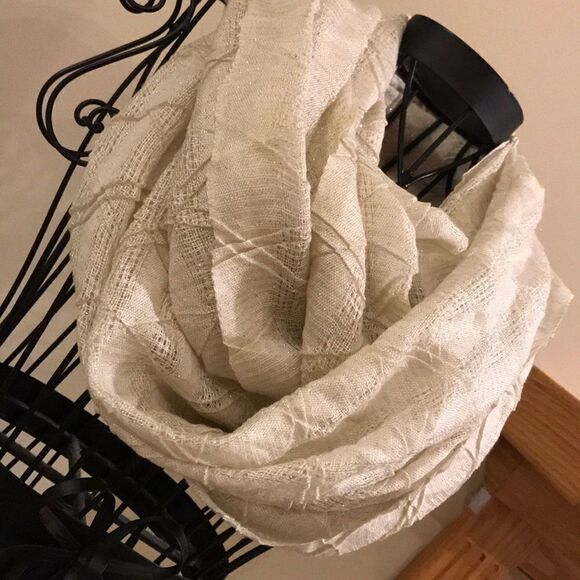 Croft & Borrow Cream w Gold Sparkle Infinity Scarf - Picture 1 of 8